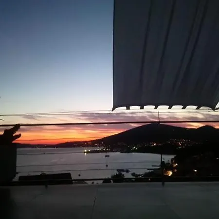 Magic Roof * 特罗吉尔