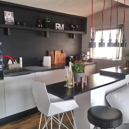 Magic Roof Τρογκίρ