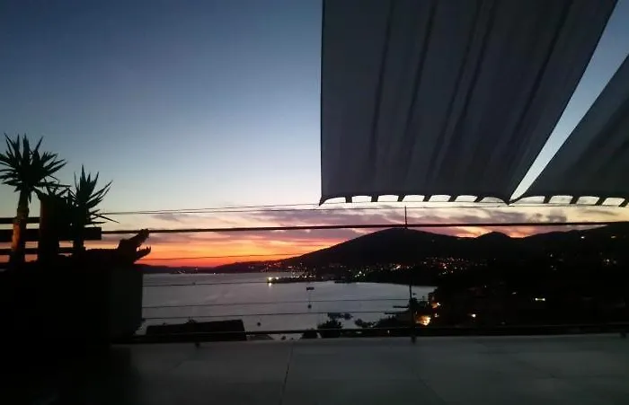 Magic Roof * 特罗吉尔